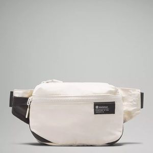 Lululemon Clean Lines Belt Bag 2L white opal NWT